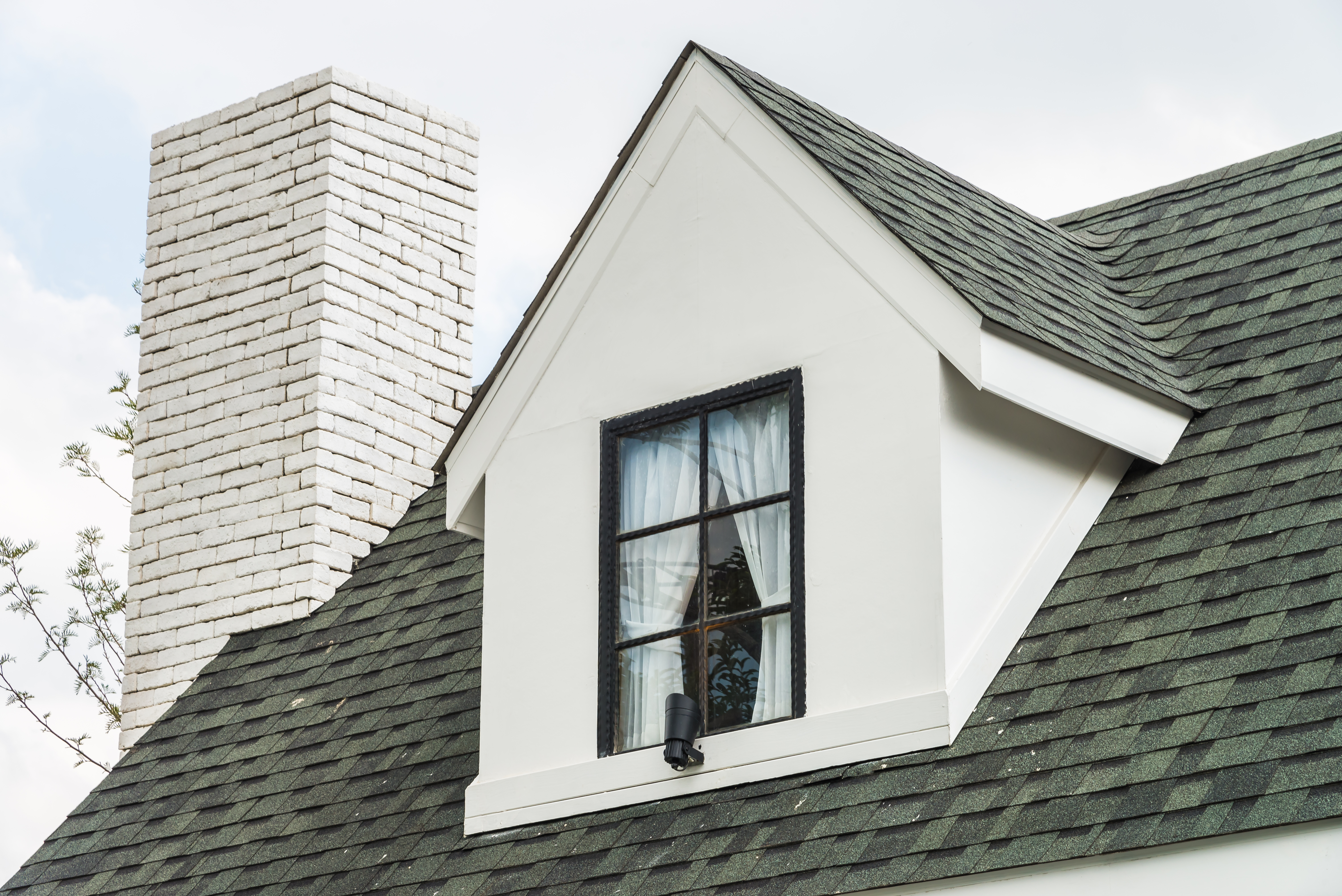 Can You Get a Mortgage on a Home That Needs a New Roof? What Buyers Need to Know